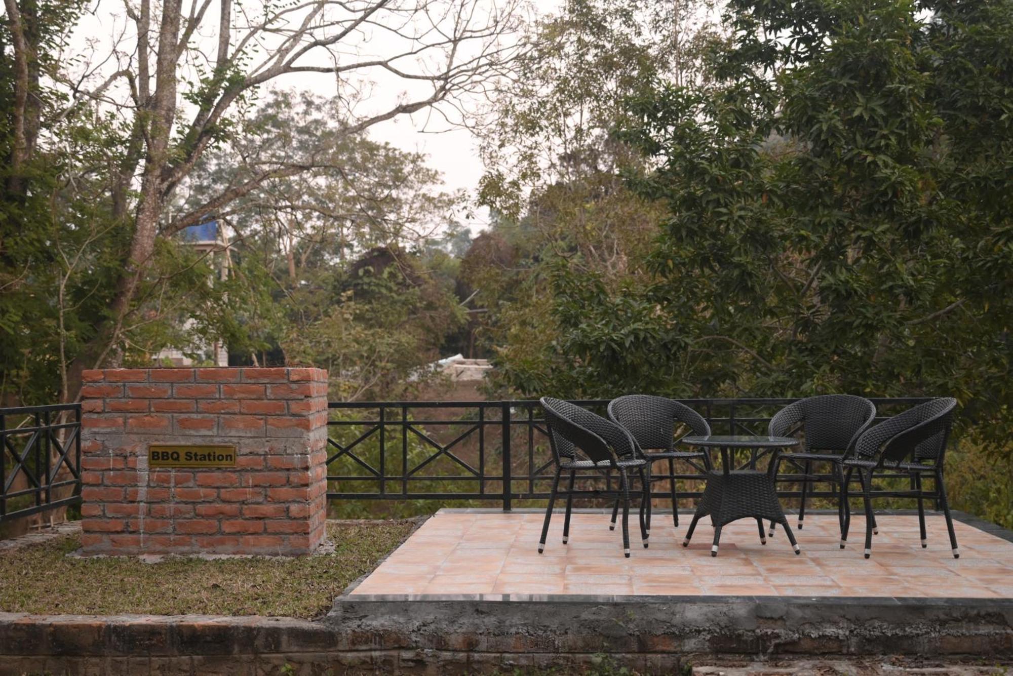 Landmark Woods Hotel Kaziranga Exterior photo